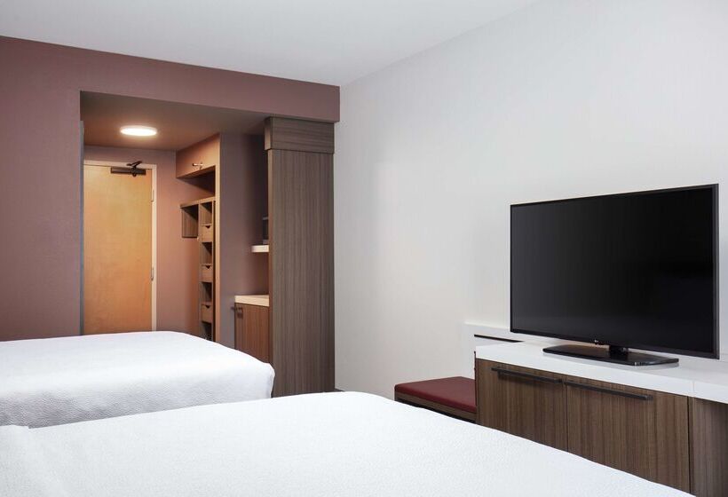 בית מלון כפרי Hilton Garden Inn Kalispell