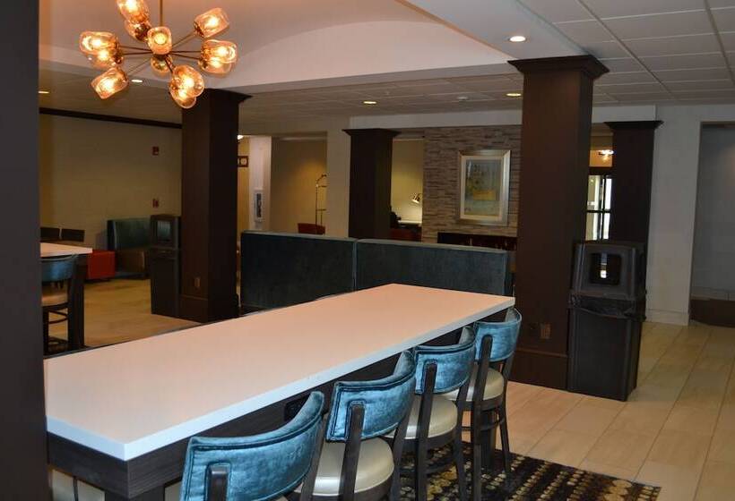 ホテル Holiday Inn Express & Suites Kent   University Area By Ihg