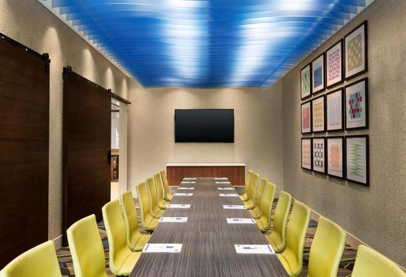 هتل Holiday Inn Express & Suites Asheville Downtown, An Ihg