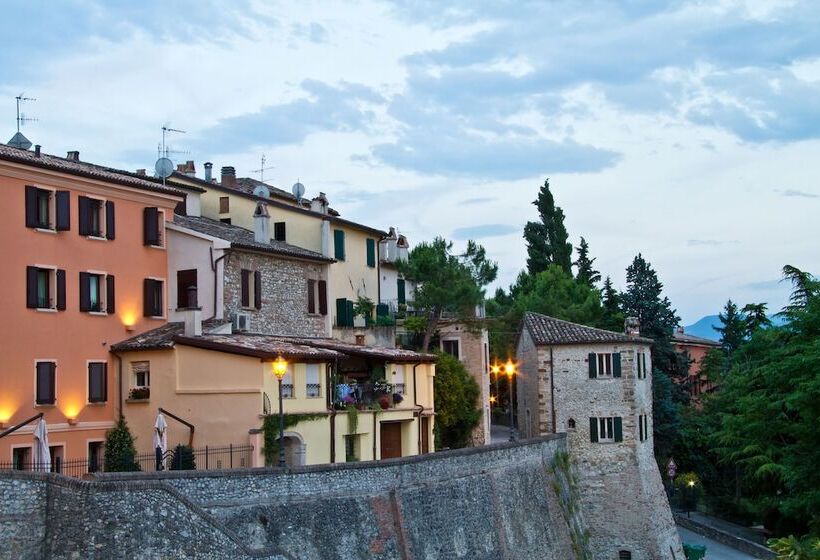 فندق Oste Del Castello Wellness & Bike