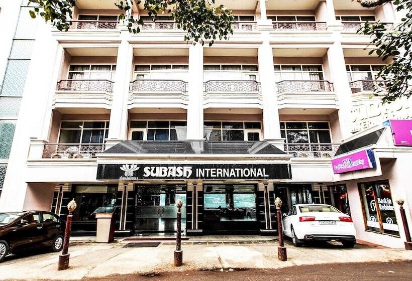 호텔 Subash International