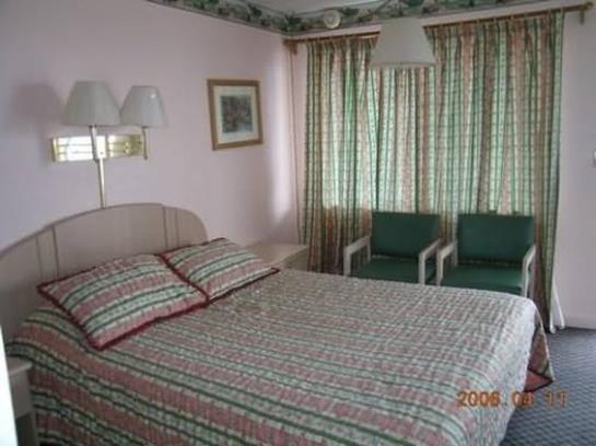 هتل The Dolphin Inn