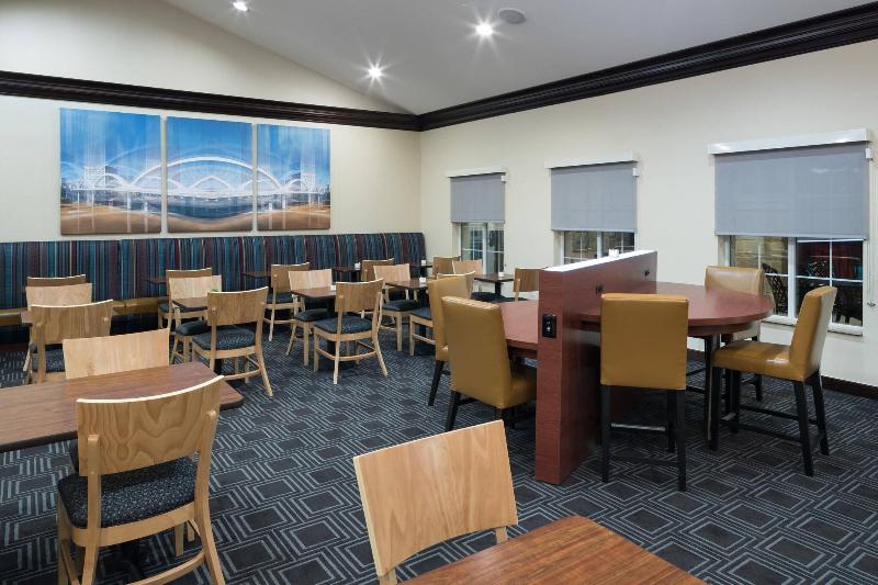 Отель Towneplace Suites Fort Worth Downtown