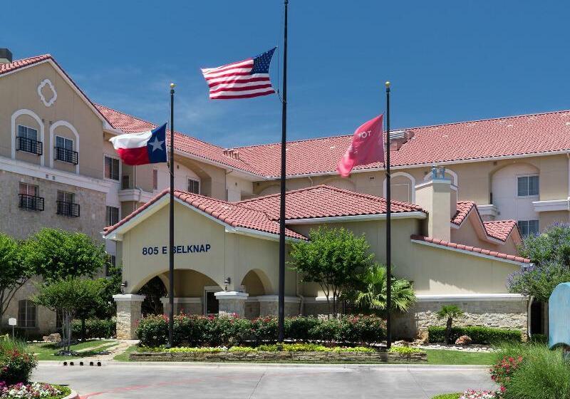 Отель Towneplace Suites Fort Worth Downtown