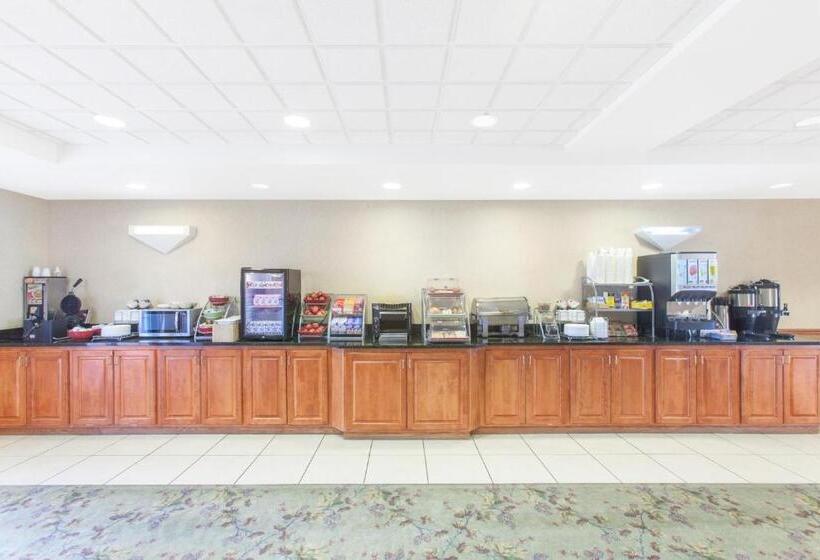 هتل Wingate By Wyndham Bentonville