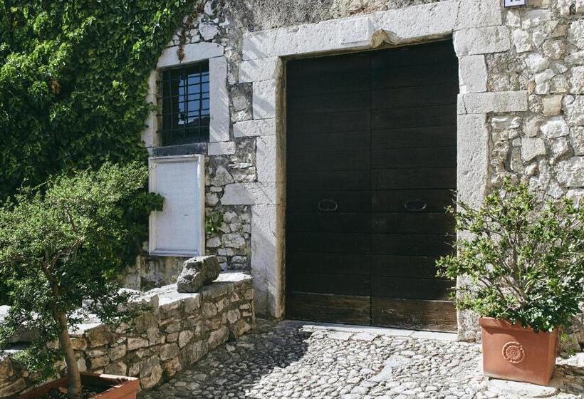 فندق Albergo Diffuso Crispolti