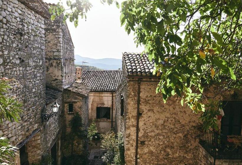 فندق Albergo Diffuso Crispolti
