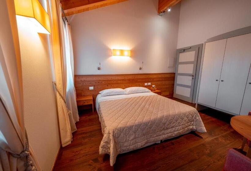 בית מלון כפרי Garnì Vecchio Comune