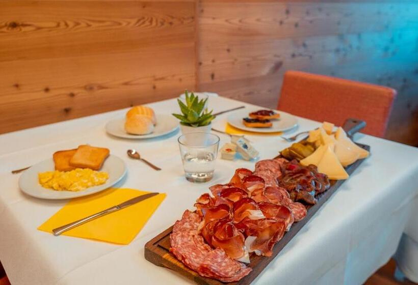 בית מלון כפרי Garnì Vecchio Comune