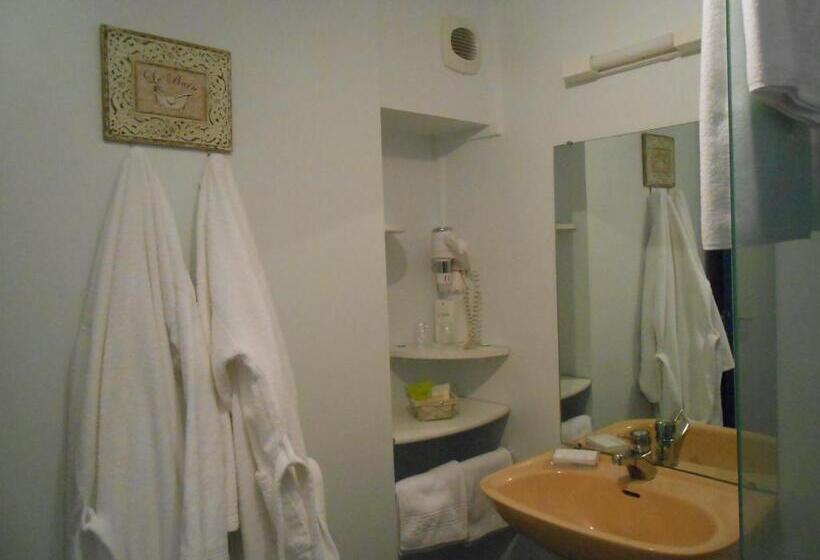 Logis Hotel Restaurant L Orée Des Bois