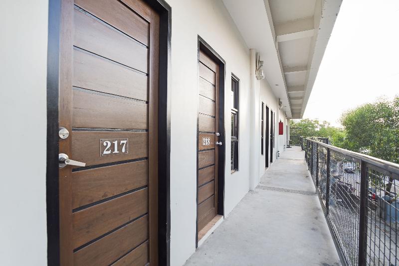 בית מלון כפרי Oyo 425 Residences By Sirc