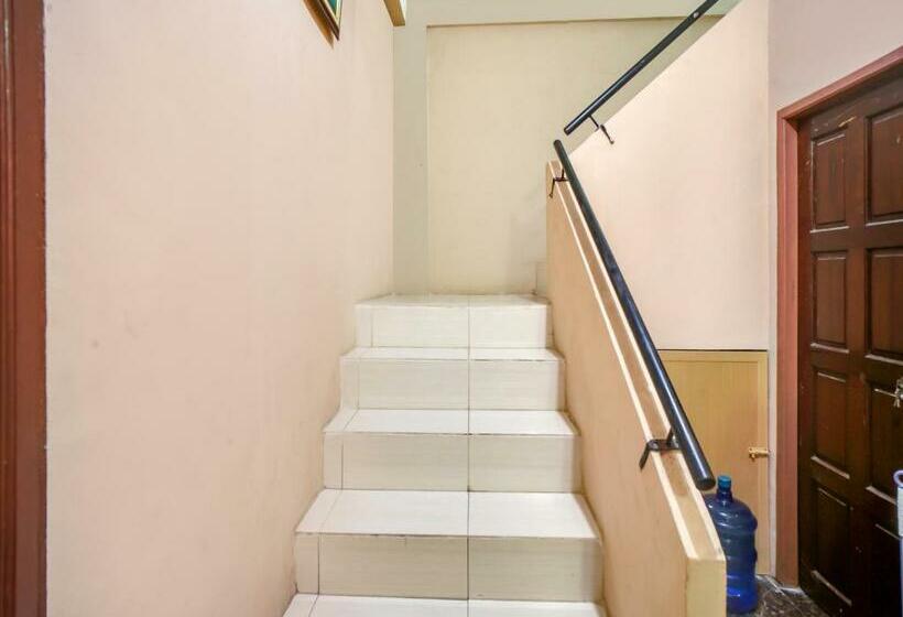 בית מלון כפרי Oyo 90024 Botania Homestay & Cafe