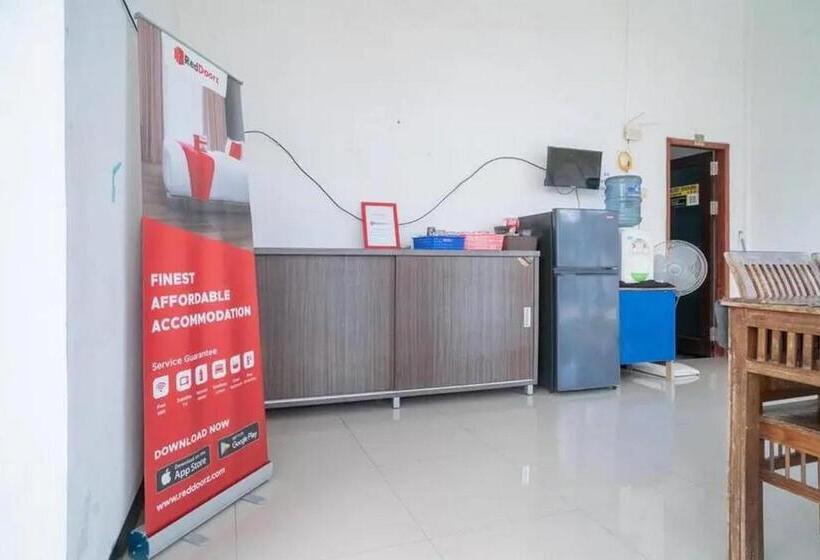 هتل Reddoorz Syariah Near Syamsudin Noor Airport 4