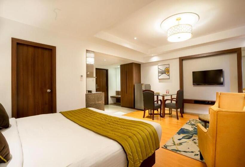 בית מלון כפרי Freesia By Express Inn
