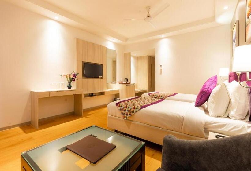 בית מלון כפרי Freesia By Express Inn