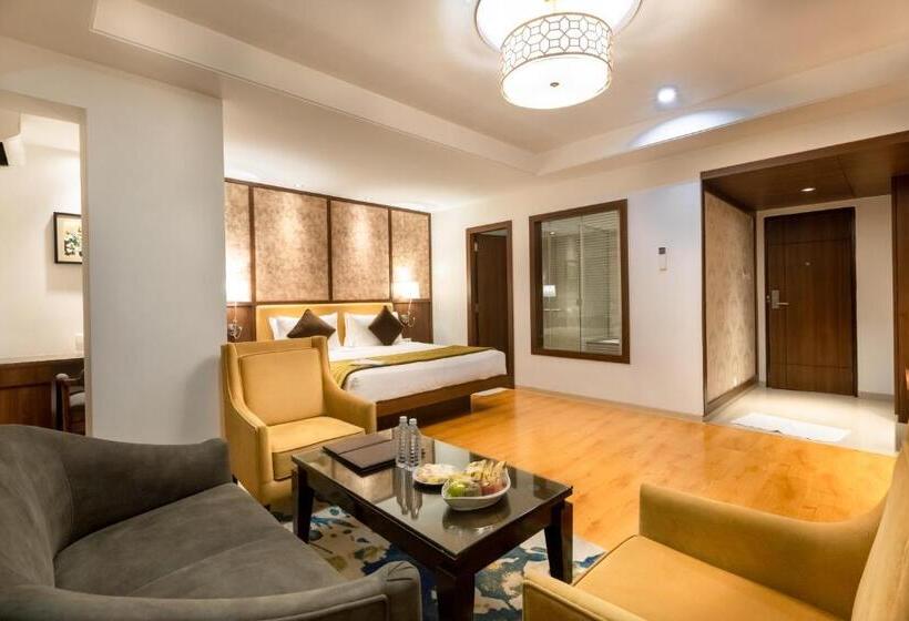 בית מלון כפרי Freesia By Express Inn