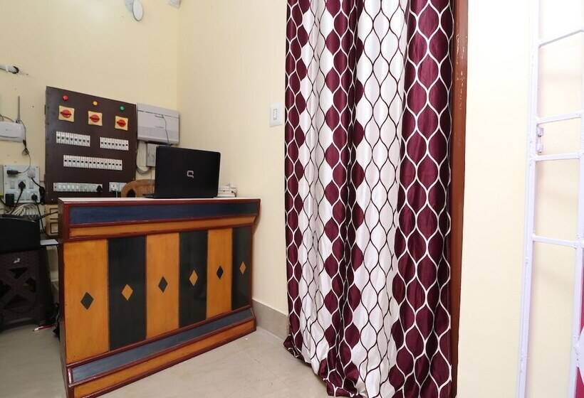 בית מלון כפרי Oyo 16609 Trinayani Guest House