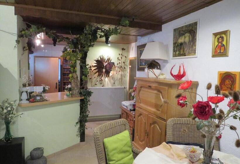 ペンション Zum Achten Himmel