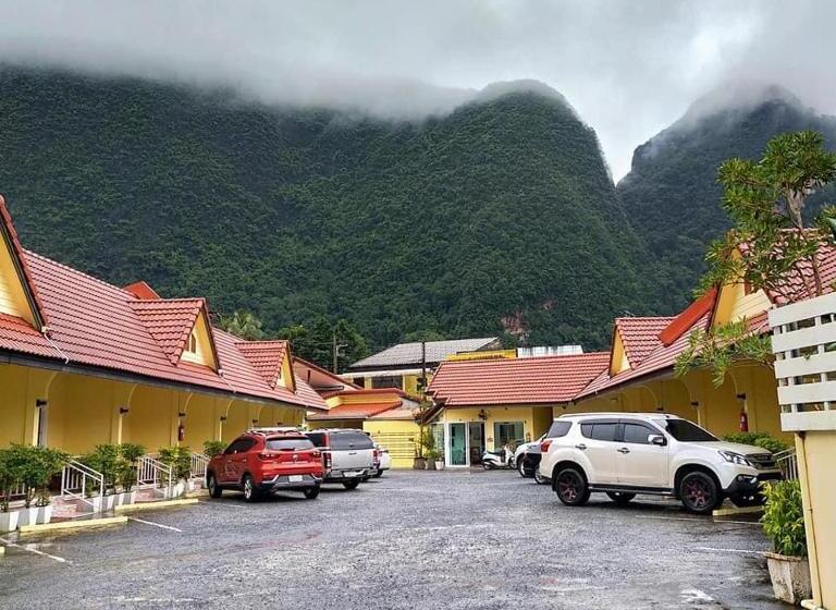 هتل Rachawadee House