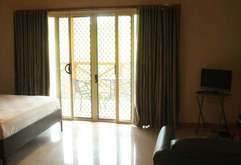 تختخواب و صبحانه Fema Lodge