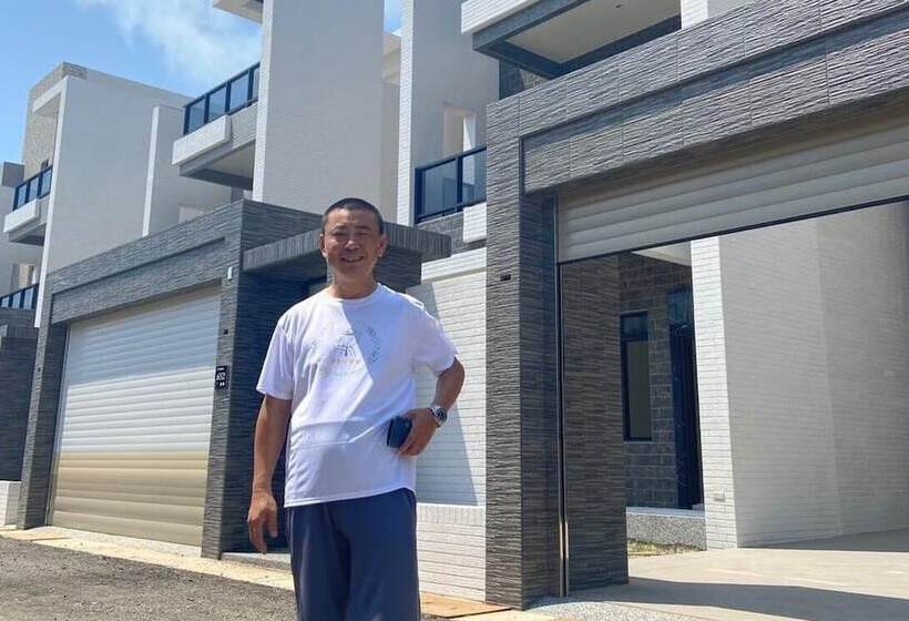 تختخواب و صبحانه Police House