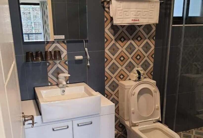 تختخواب و صبحانه Police House