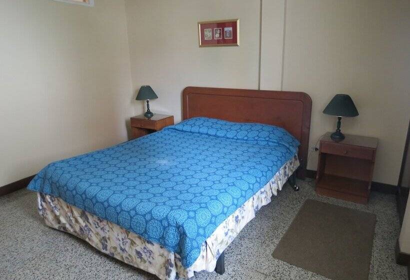 هتل Del Oeste B&b