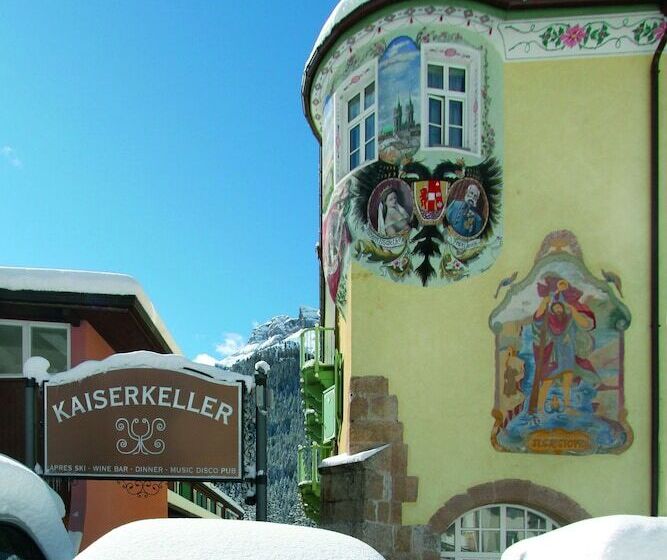 هتل Dolomiti Schloss