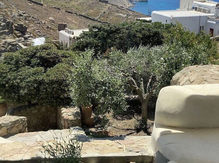 هتل Flaskos Suites And More