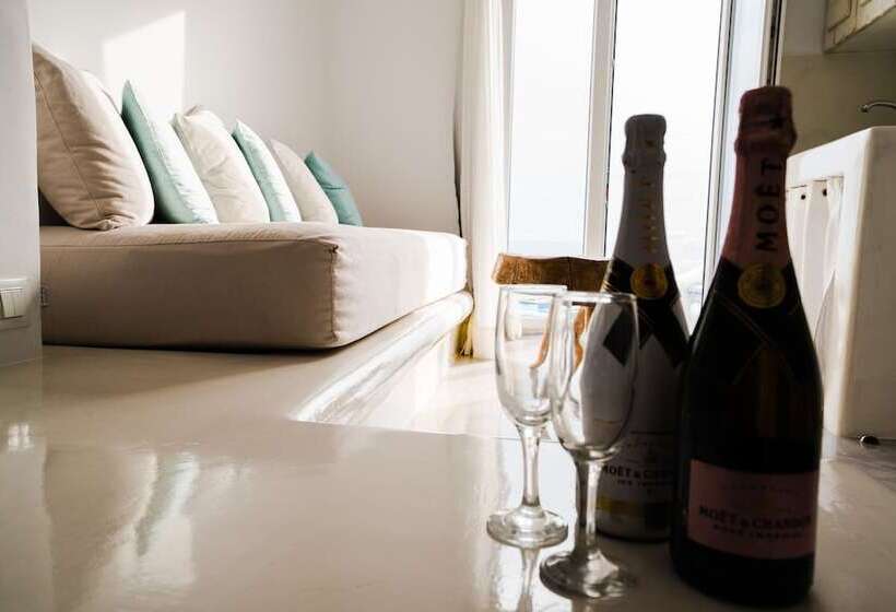 هتل Flaskos Suites And More