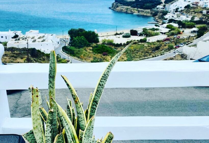 هتل Flaskos Suites And More