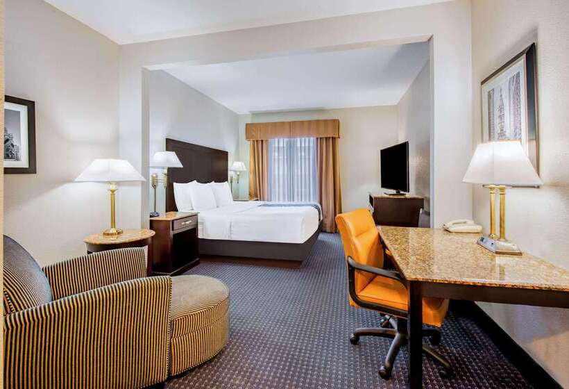 هتل La Quinta By Wyndham Mt. Laurel   Philadelphia
