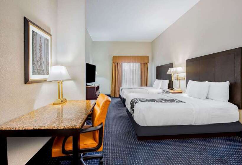 هتل La Quinta By Wyndham Mt. Laurel   Philadelphia
