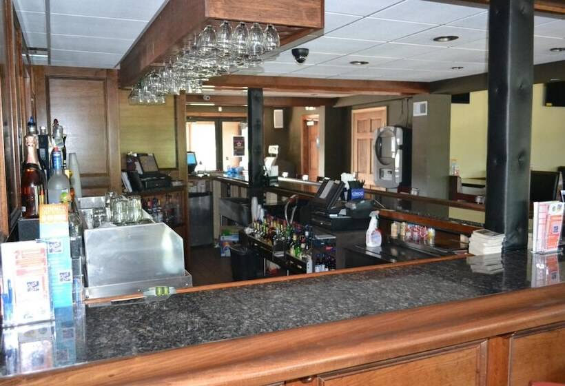 هتل Latham Inn