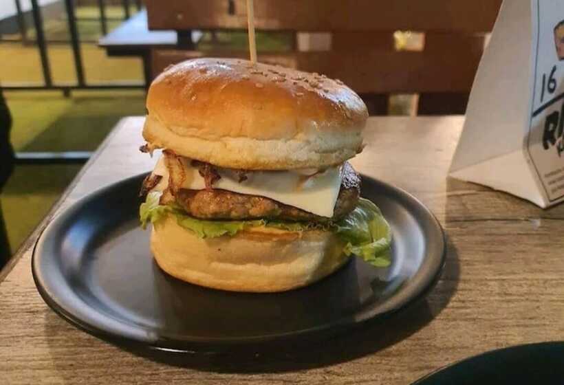 בית מלון כפרי Onella Regency