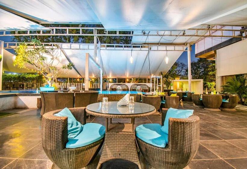 בית מלון כפרי Sadanand Regency