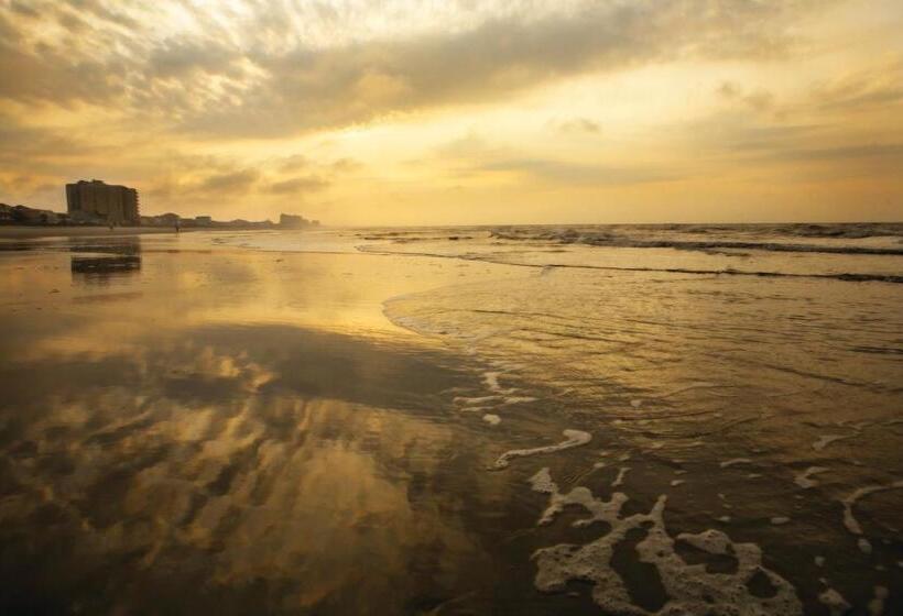 هتل Club Wyndham Towers On The Grove