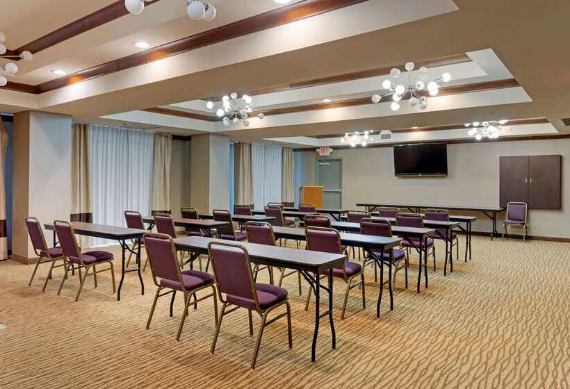 هتل Comfort Suites Little Rock West