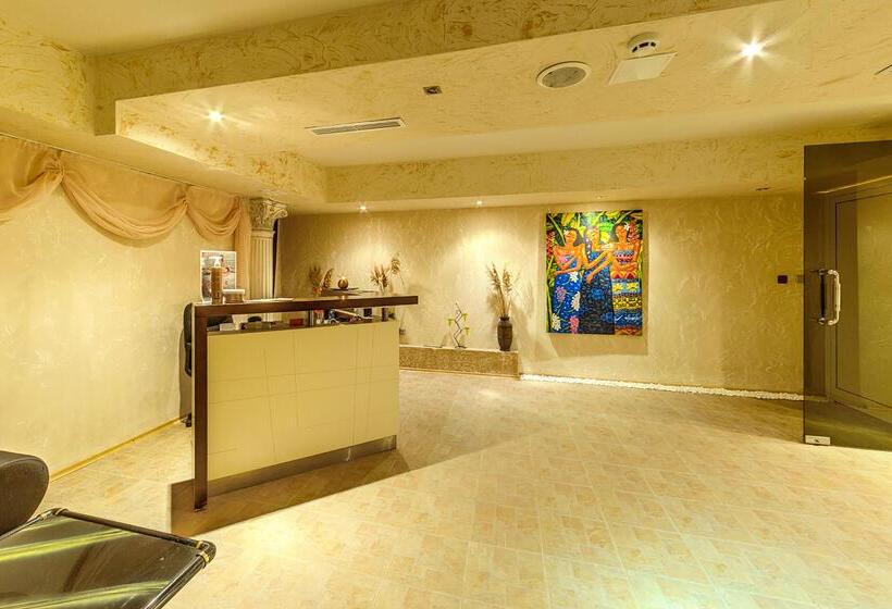 هتل Festa Pomorie Resort