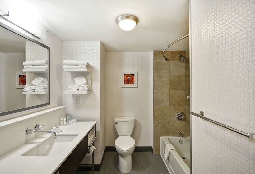 هتل Hampton Inn & Suites Columbuseaston Area
