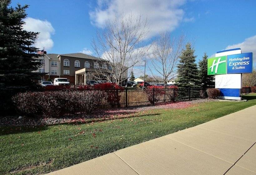 Holiday Inn Express Hotel & Suites Milwaukee Airport, An Ihg