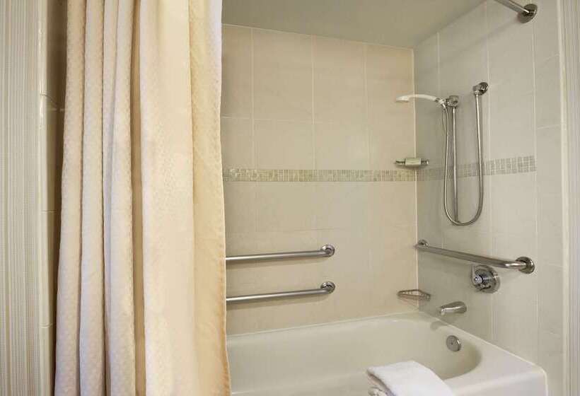 هتل Homewood Suites By Hilton Baltimore Inner Harbor