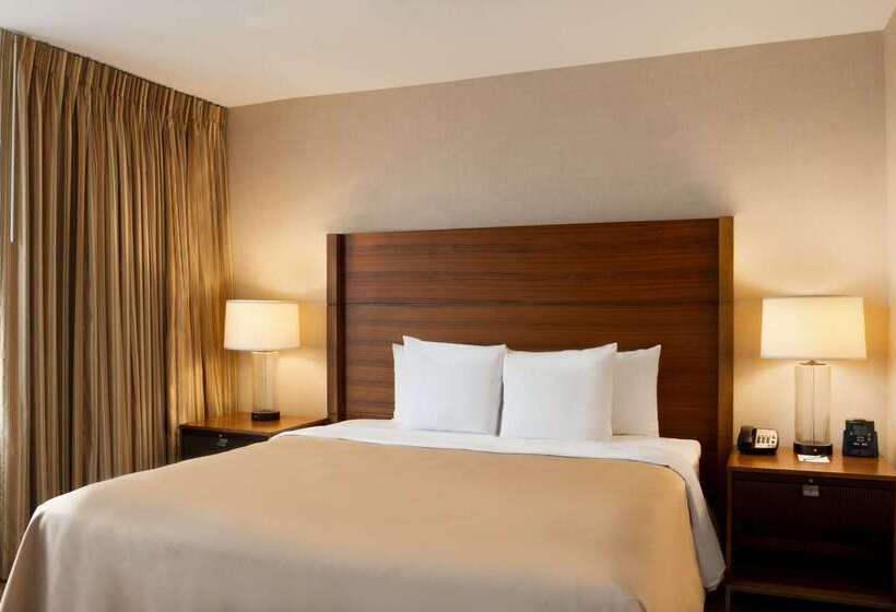 هتل Homewood Suites By Hilton Baltimore Inner Harbor