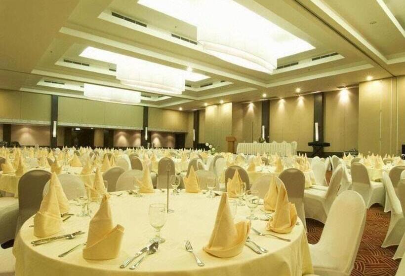 هتل Horison Ultima Makassar