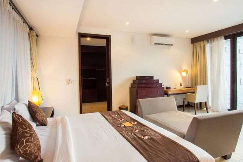 هتل Jay S Villas