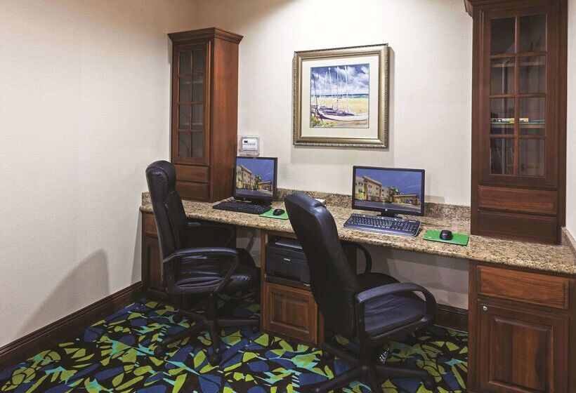 هتل La Quinta Inn & Suites By Wyndham Corpus Christin Padre Isl