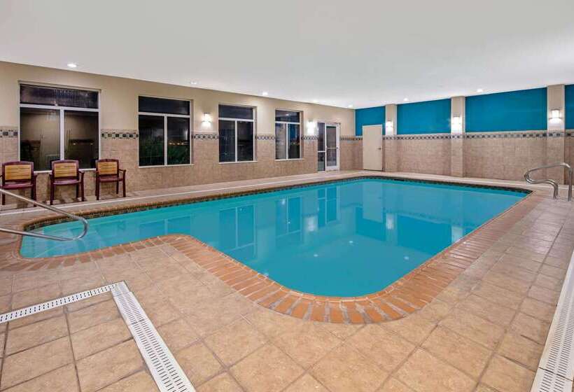 هتل La Quinta Inn & Suites By Wyndham Corpus Christin Padre Isl