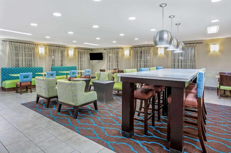 هتل La Quinta By Wyndham Dallas   Las Colinas