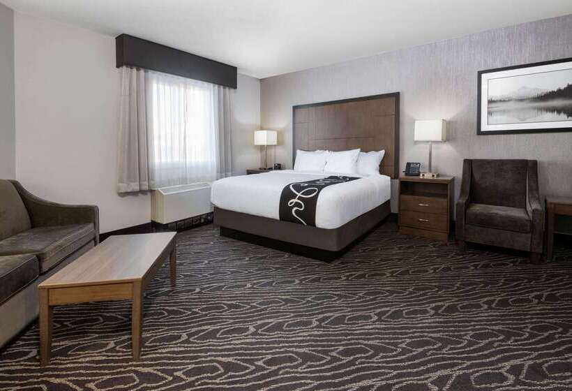 בית מלון כפרי La Quinta By Wyndham Fairbanks Airport