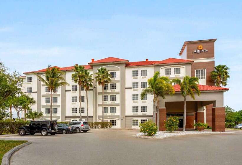 בית מלון כפרי La Quinta Inn & Suites By Wyndham Ft. Pierce